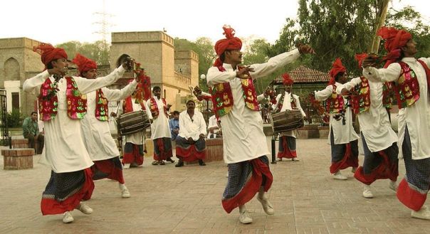 Bhangra dancers (Wikimedia Commons)